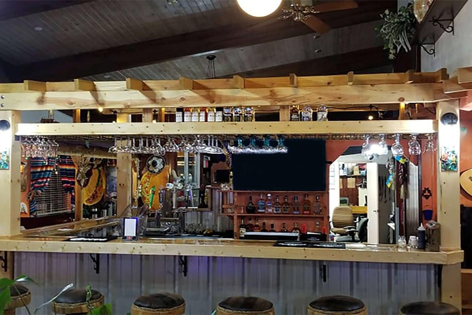 Restaurant/places to eat, Restaurant/places to eat, Lounge or bar