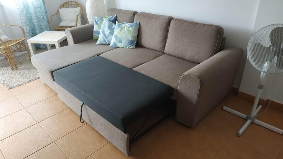 Bed, Living room, Photo of the whole room, Seating area