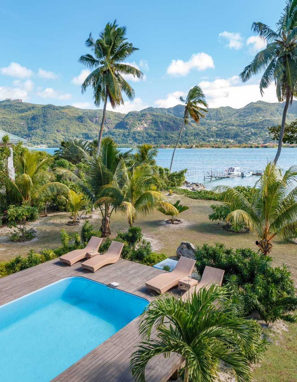 Property building, Garden, Balcony/Terrace, Sea view, Swimming pool, Swimming pool