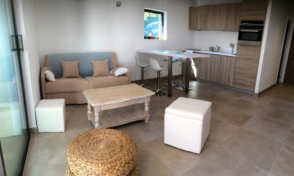 TV and multimedia, Kitchen or kitchenette, Living room, Dining area