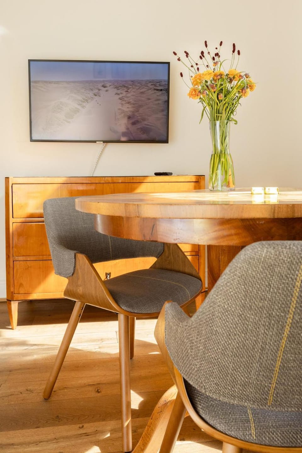 TV and multimedia, Living room, Dining area