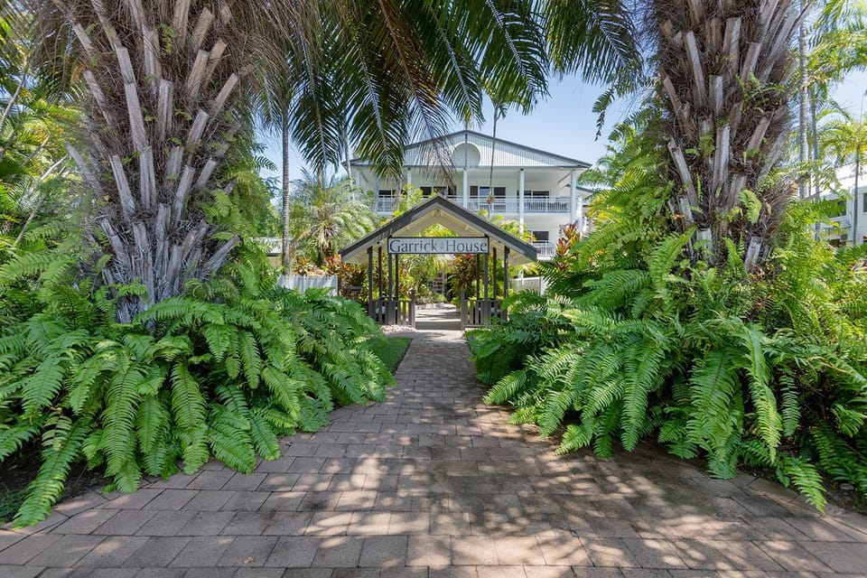 Facade/entrance, Garden
