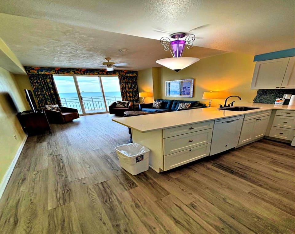 Wyndham Ocean Walk 703 - Vacation in Comfort and luxury 1BR Oceanfront Apartment in Florida
