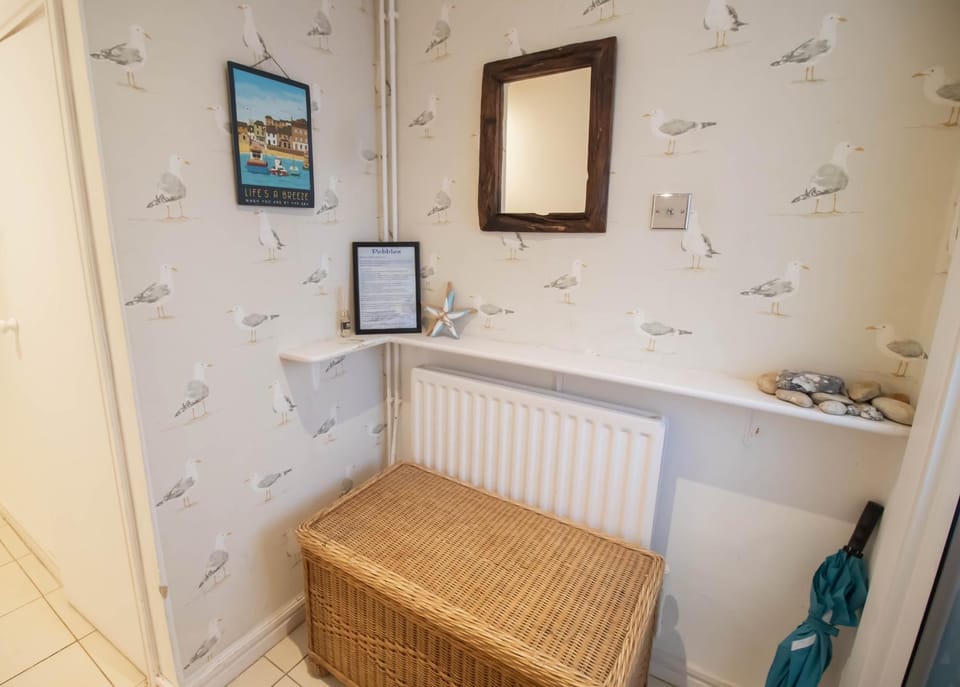 Facade/entrance, internet