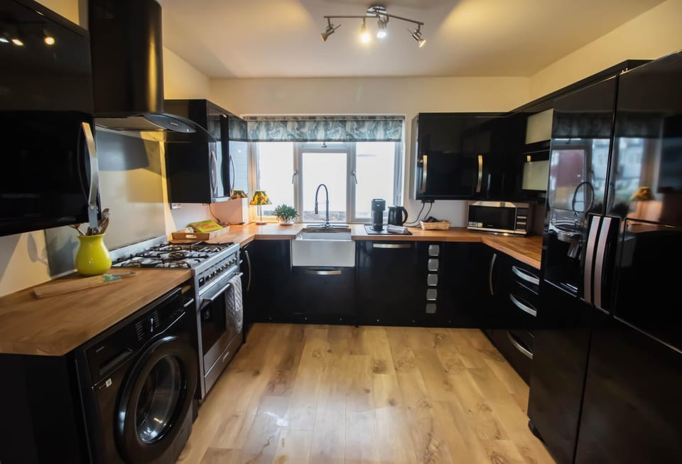 Kitchen or kitchenette, dishwasher, oven, pet friendly, stove, toaster, washing machine