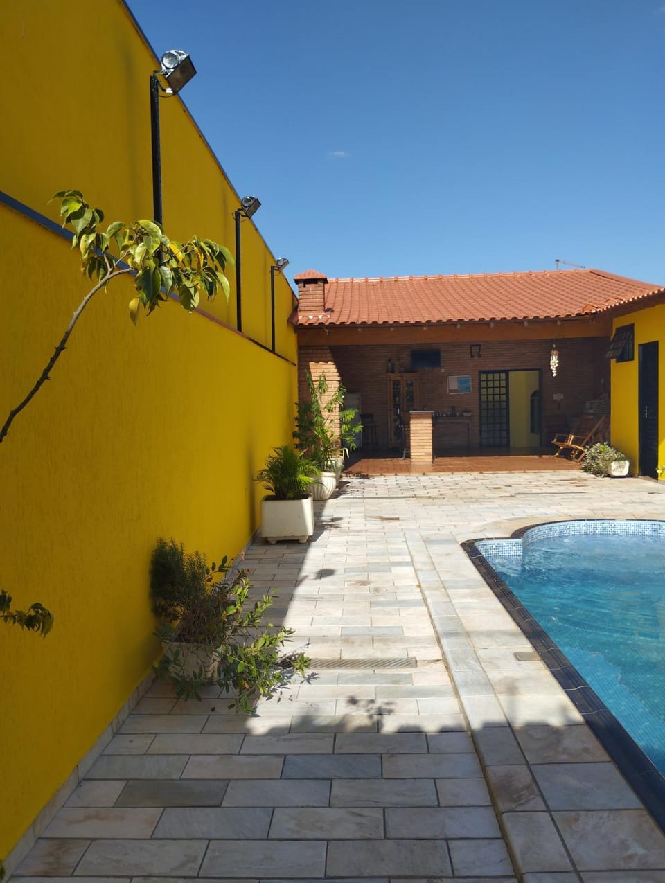 Property building, Restaurant/places to eat, Pool view, Swimming pool, sunbed