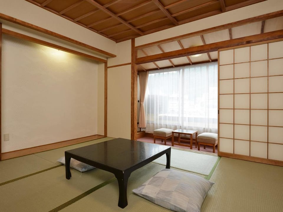Riverside Uedakan Ryokan in Nagano Prefecture