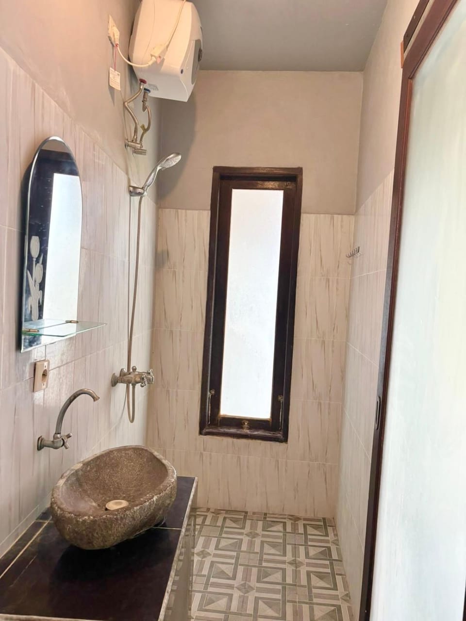 The Lima Home Stay in Canggu Bed and Breakfast in North Kuta