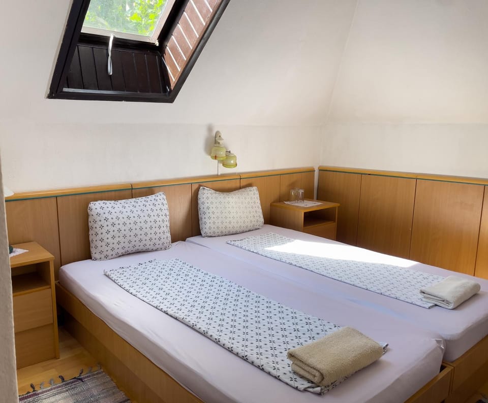 Pestújhely Panzió-étterem Bed and Breakfast in Budapest