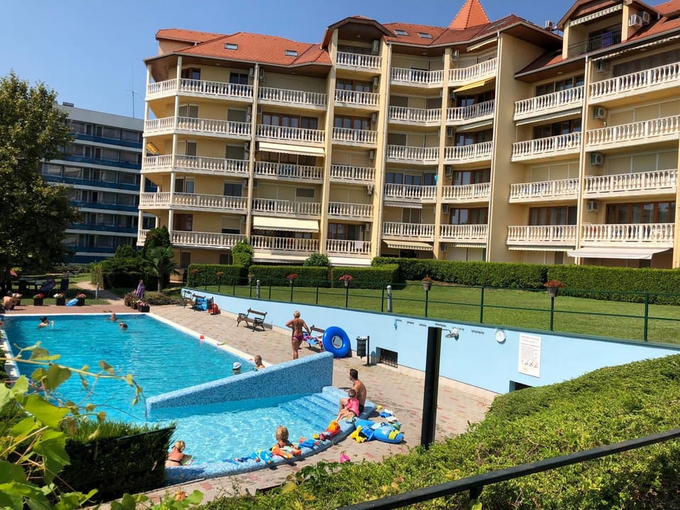 Garden, Garden, Swimming pool