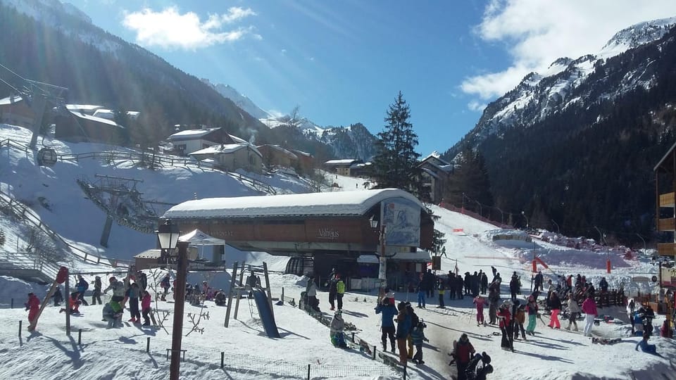 Skiing, Mountain view