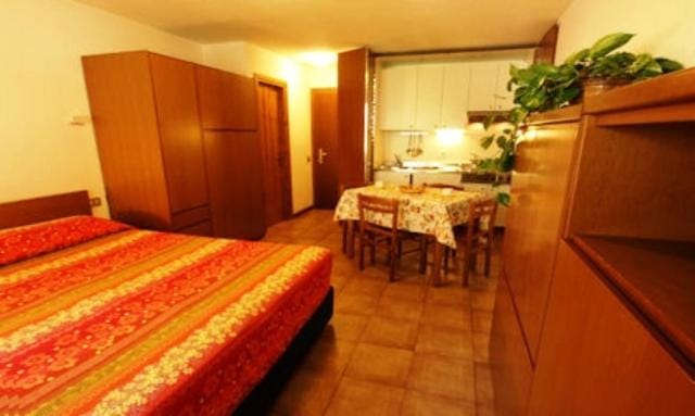 Photo of the whole room, Seating area, Dining area