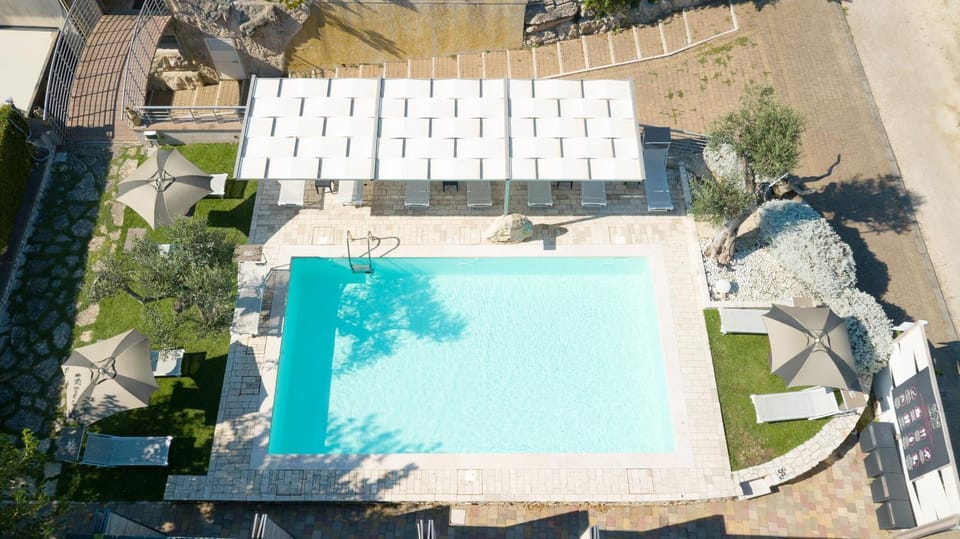Bird's eye view, Pool view, Swimming pool, Swimming pool, sunbed