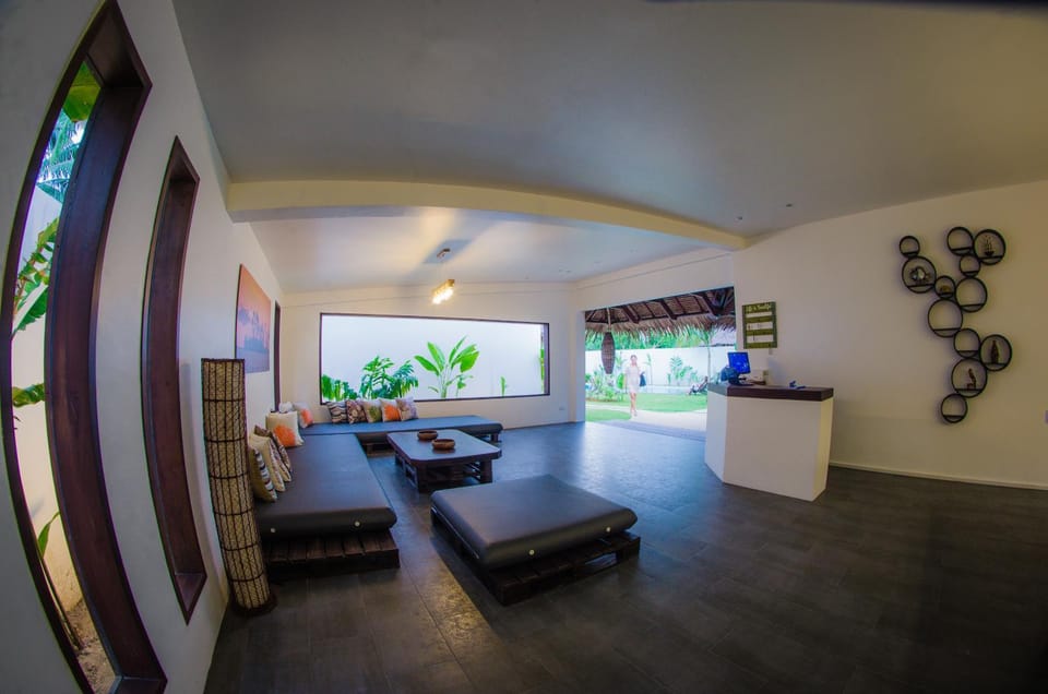 Communal lounge/ TV room, Lobby or reception