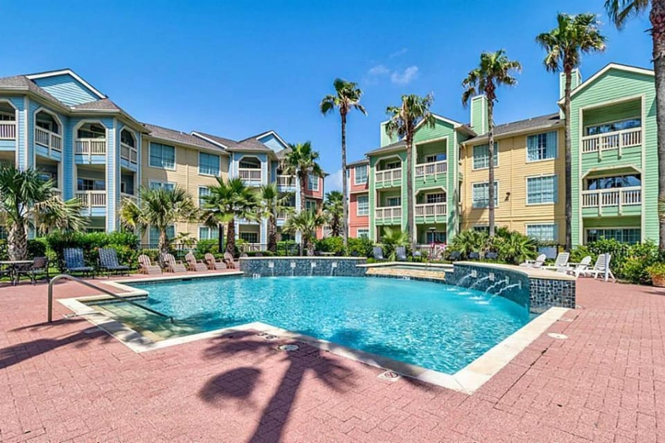 Property building, Swimming pool, Swimming pool