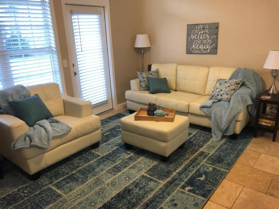 Bed, Living room, Photo of the whole room, Seating area
