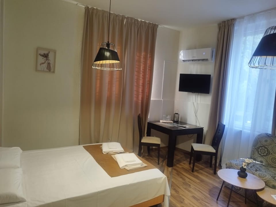 Photo of the whole room, Bedroom