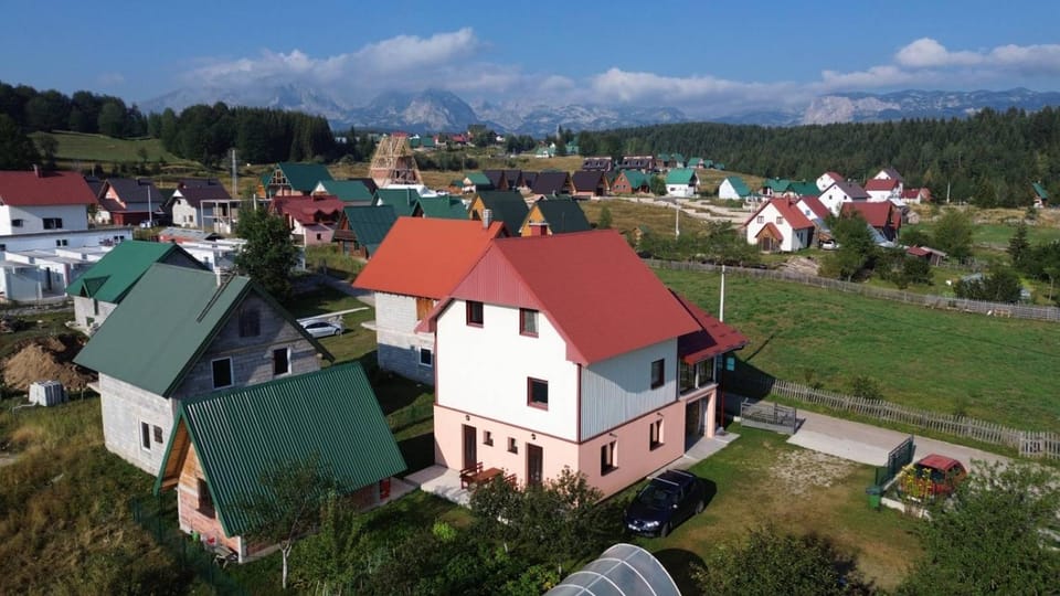 Deluxe Studio & Rooms Zarubica Bed and Breakfast in Montenegro