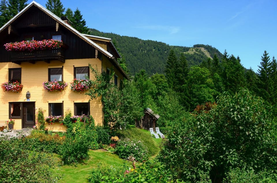 Property building, Facade/entrance, Day, Natural landscape, Garden, Garden view, Mountain view