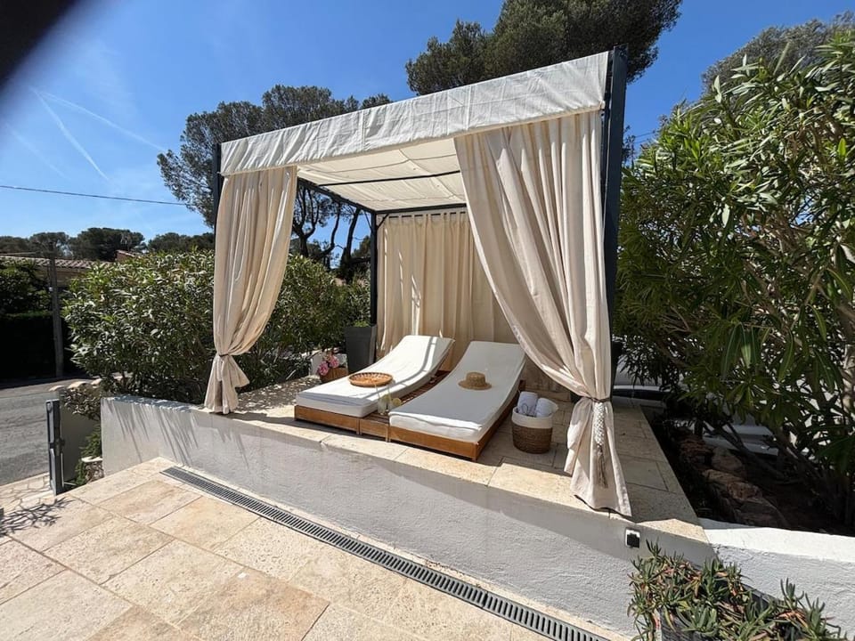 Villa "LES ALIZES" Côté jardin - Bord de mer Villa in Saint-Raphael