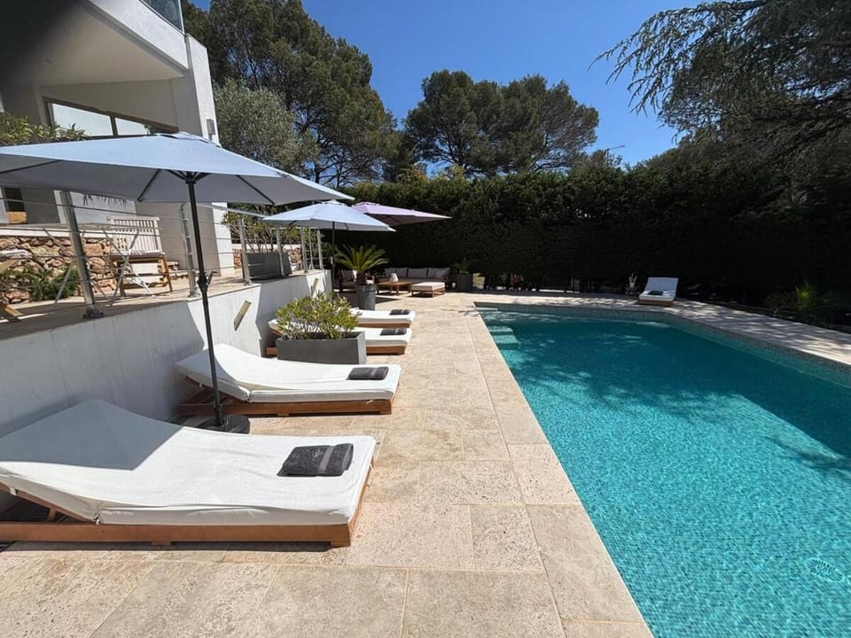 Villa "LES ALIZES" Côté jardin - Bord de mer Villa in Saint-Raphael