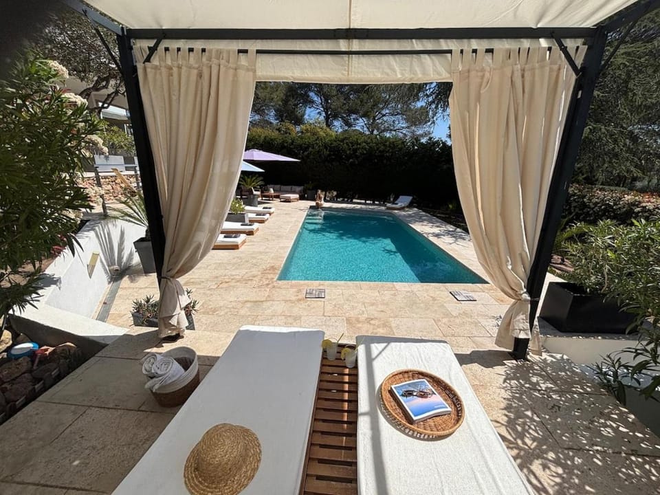 Villa "LES ALIZES" Côté jardin - Bord de mer Villa in Saint-Raphael