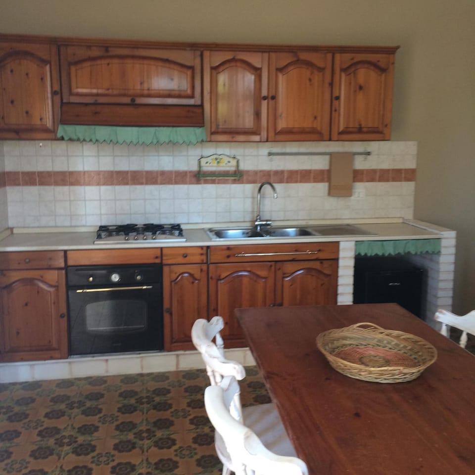 Dining area, kitchen