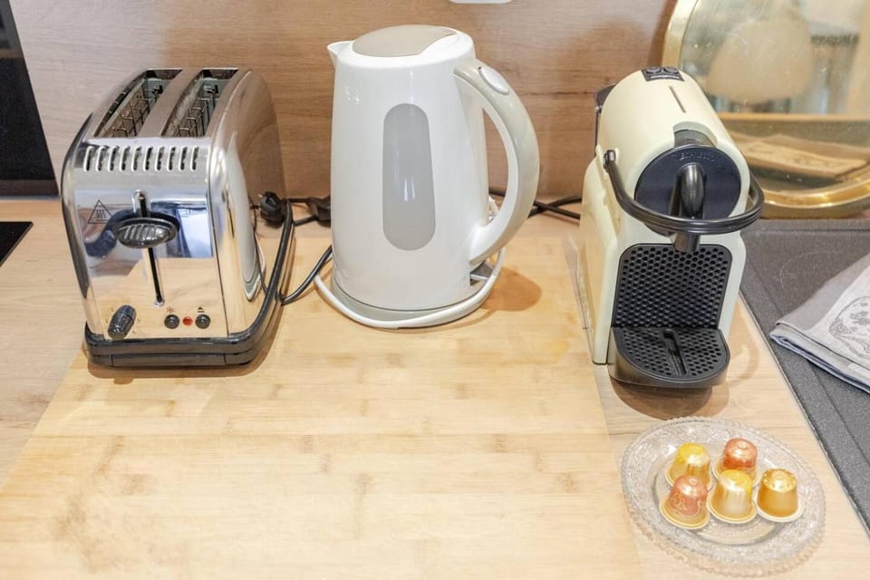 Coffee/tea facilities, toaster