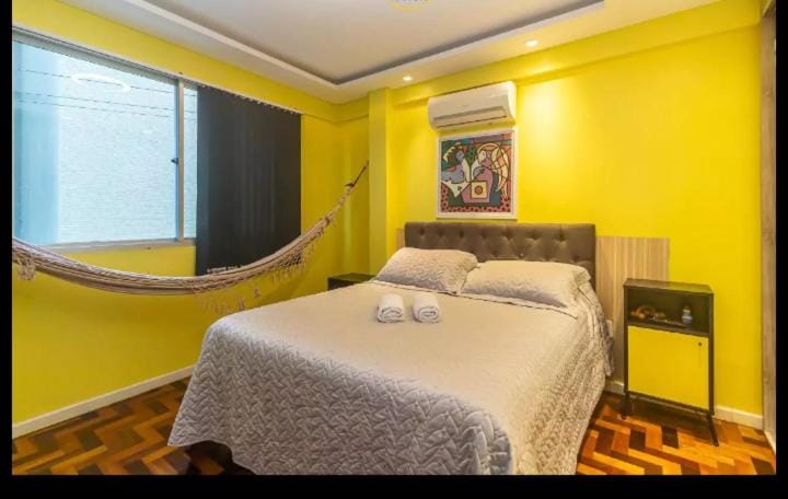 Apê Beira Mar Balneário Camboriú Pé na Areia próximo a Roda gigante Com Churrasqueira e garagem de fácil acesso Apartment in Camboriú