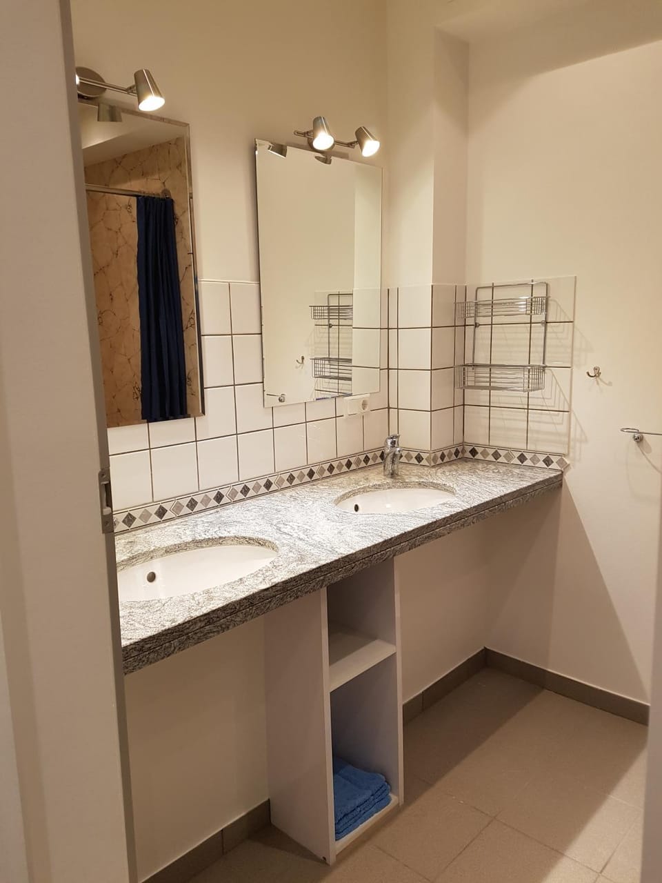 Bathroom, Decorative detail