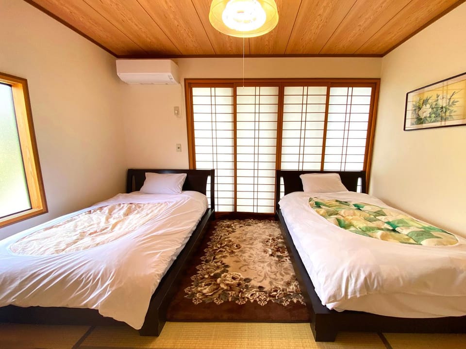 Photo of the whole room, Bedroom