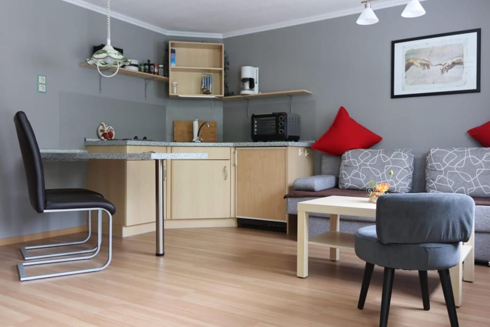 Kitchen or kitchenette, Seating area