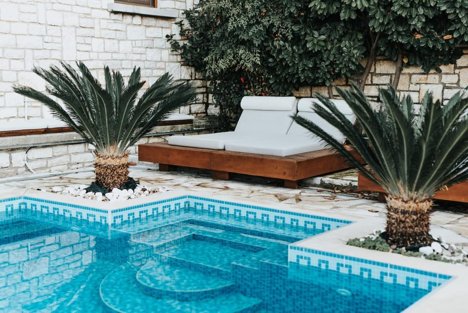 Garden, Swimming pool, Swimming pool