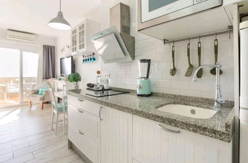 EL ESTUDIO DE LA PLAYA BENALBEACH Holidays Deluxe Apartment in Benalmadena