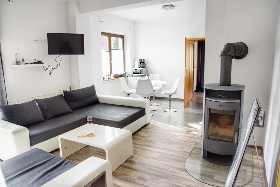 TV and multimedia, Kitchen or kitchenette, Living room, Seating area, Evening entertainment, Bedroom, kitchen