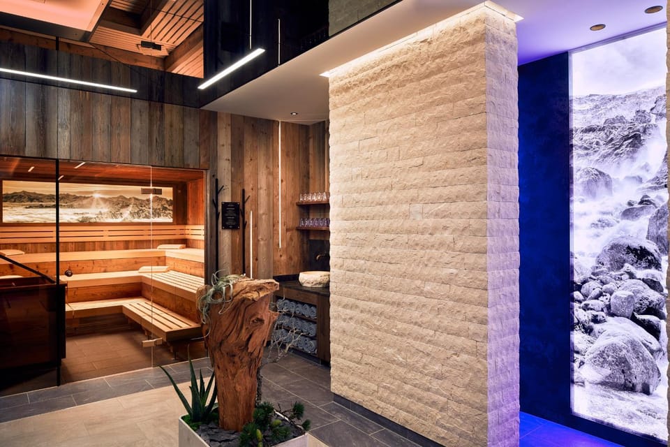 Massage, Sauna, Spa and wellness centre/facilities