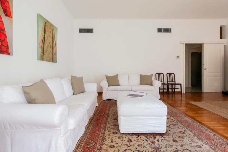 Living room, Photo of the whole room, Seating area