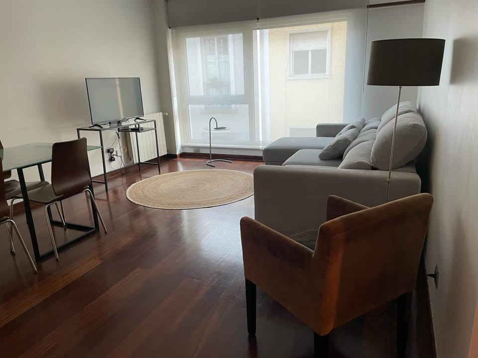 TV and multimedia, Living room, Seating area, Evening entertainment