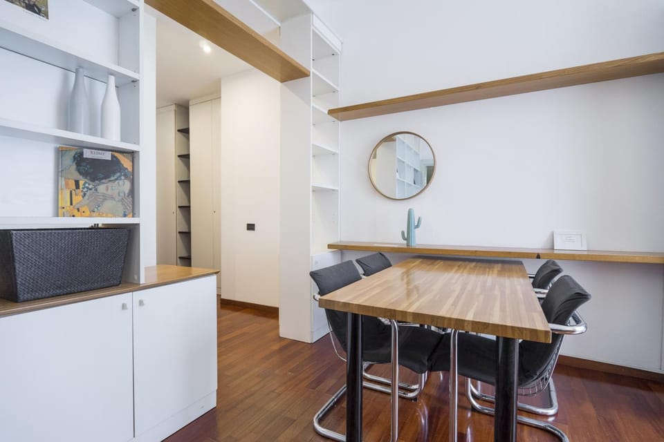 Kitchen or kitchenette, Living room, Seating area, Dining area