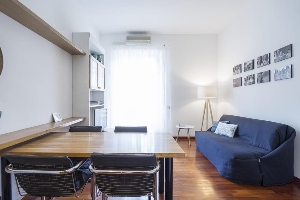 Living room, Seating area, Dining area, air conditioner