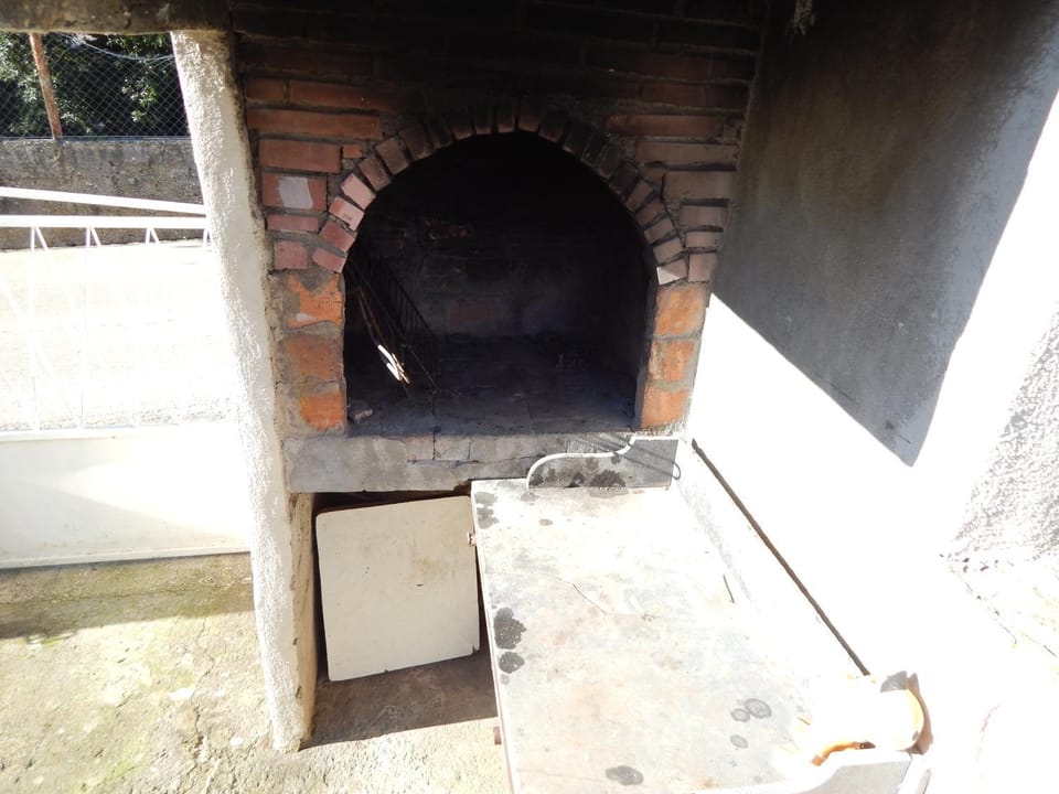 Location, children, Family