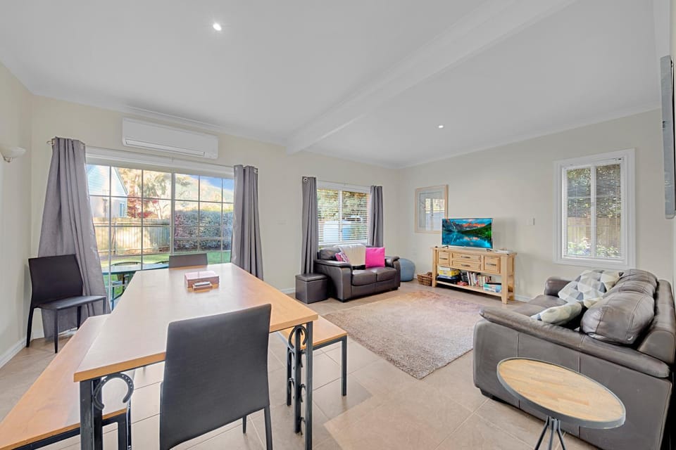 406 Back Porepunkah Road, Bright Apartment in Porepunkah