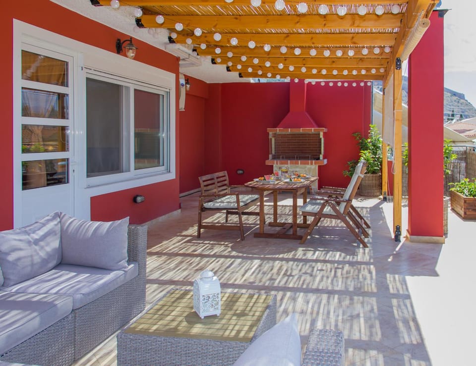 BBQ facilities, Balcony/Terrace, City view, Landmark view, Mountain view