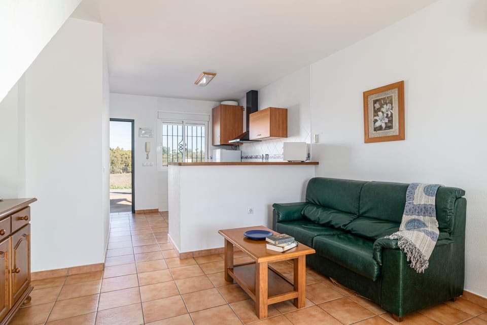 Kitchen or kitchenette, Living room, Seating area, Dining area, minibar, pet friendly, stove