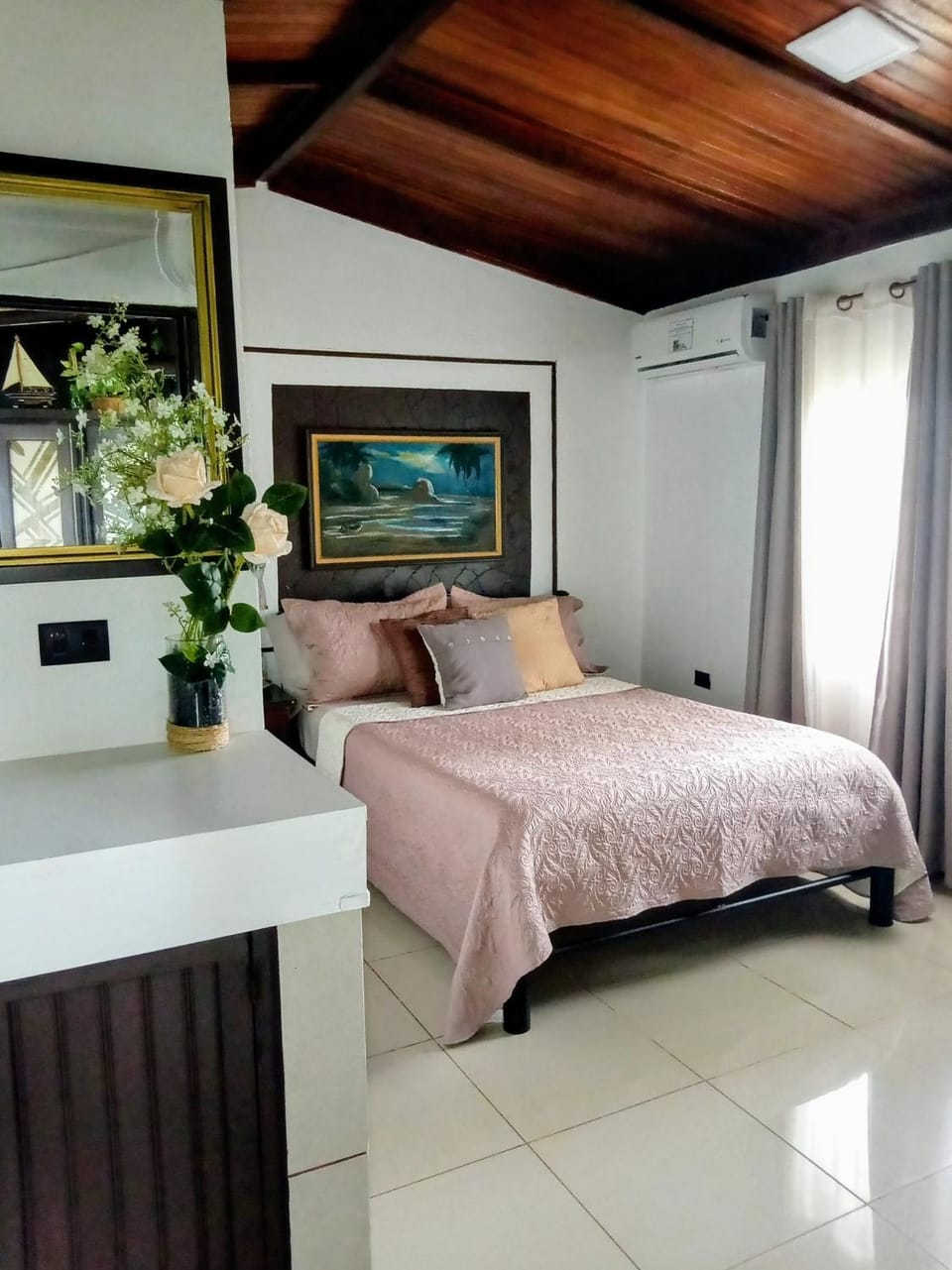 Bathroom, Bedroom, air conditioner