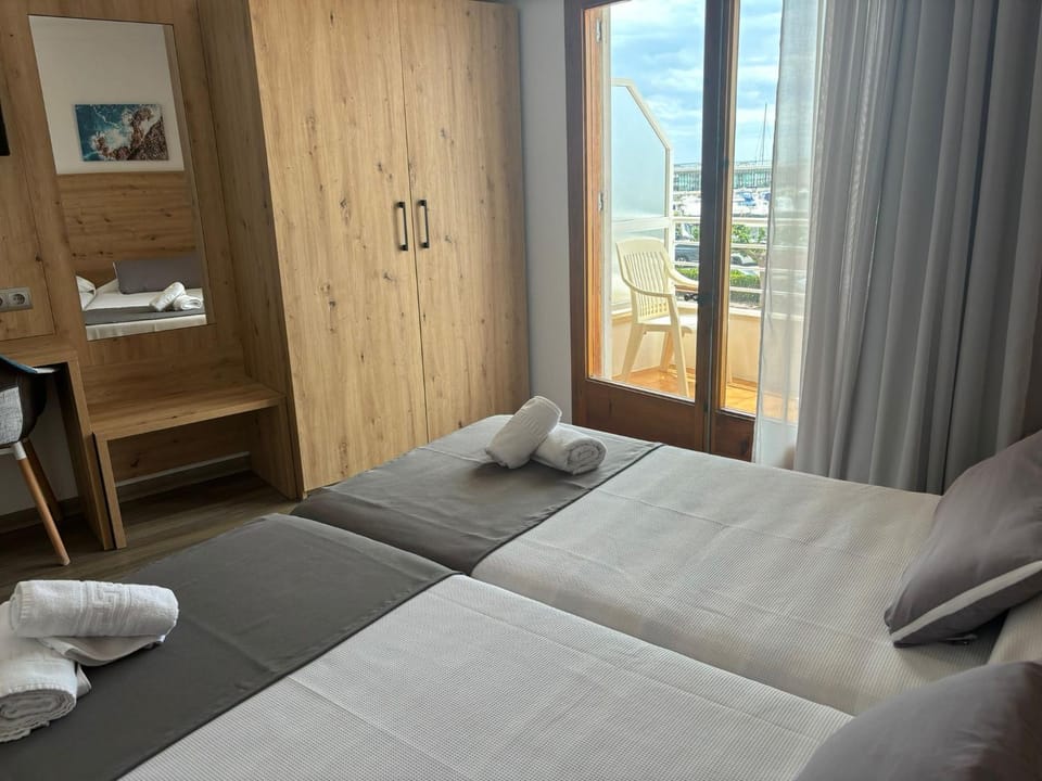 Bed, Bedroom, Sea view