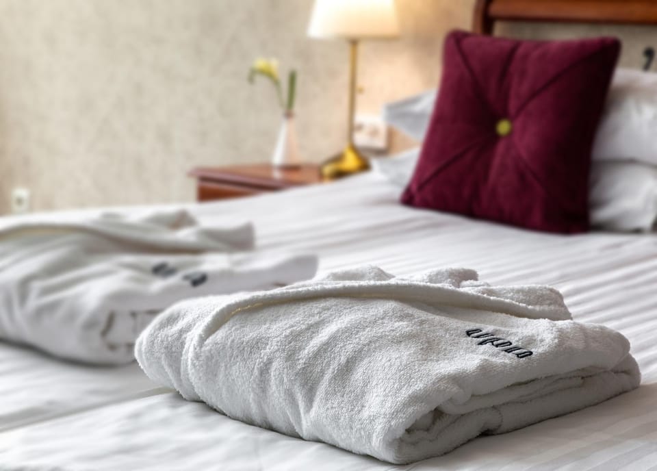 Bed, Photo of the whole room, towels