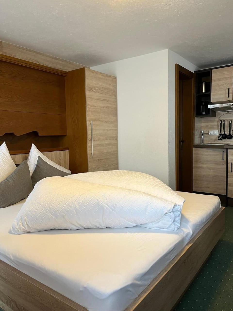 Kitchen or kitchenette, Photo of the whole room, Bedroom, wardrobe