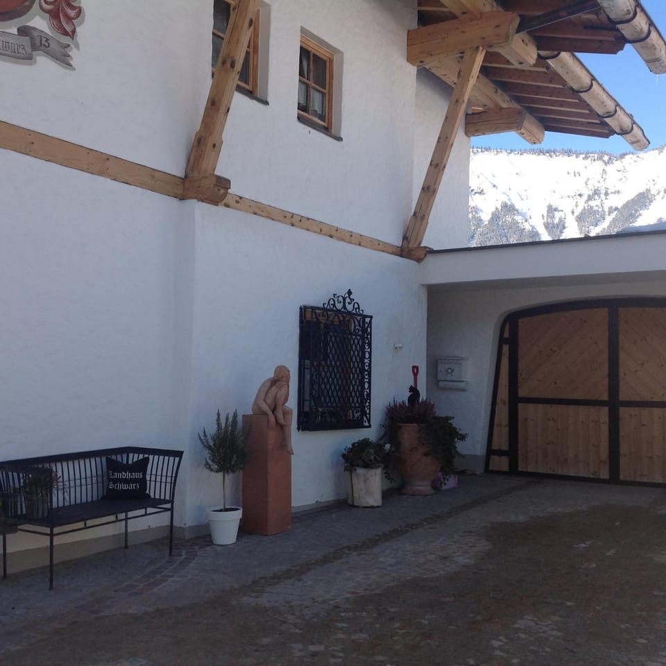 Property building, Facade/entrance