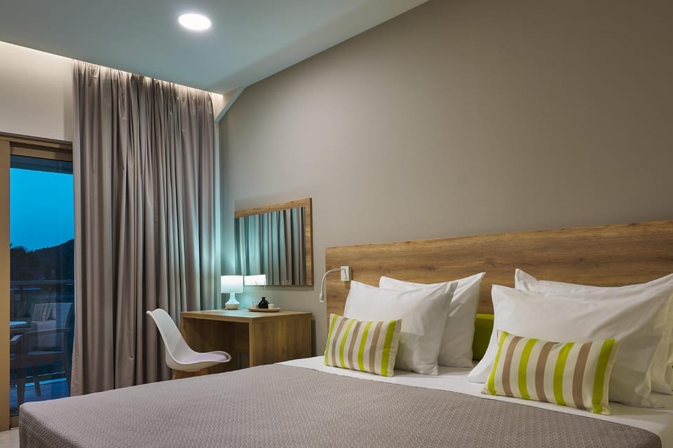 Bed, Photo of the whole room